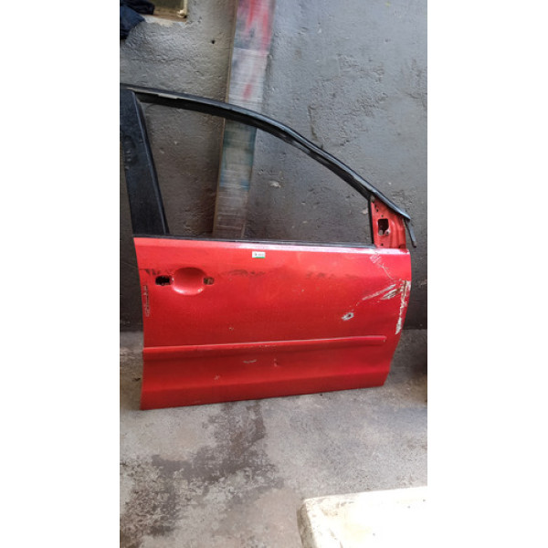 Porta Dianteira Direita Polo 2004 (vermelho) C/detalhe