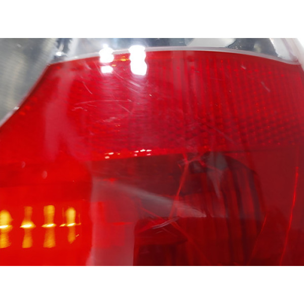 Lanterna Fiesta Sedan Com Detalhe 