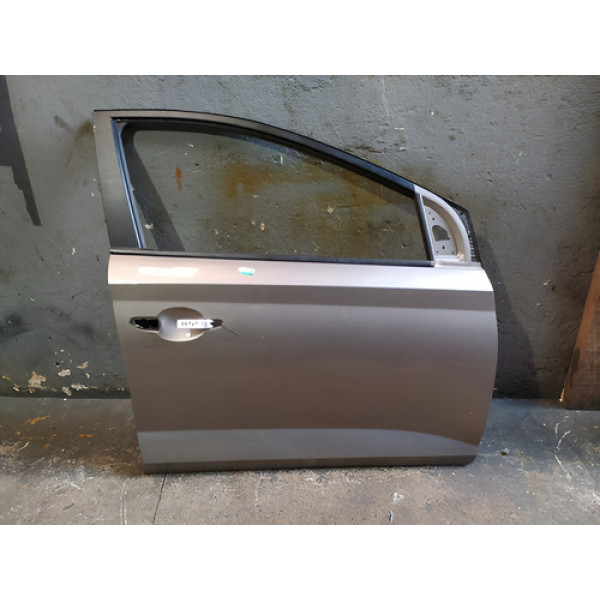 Porta Dianteira Direita Hb20 Sedan 2020 (prata) C/ Detalhes